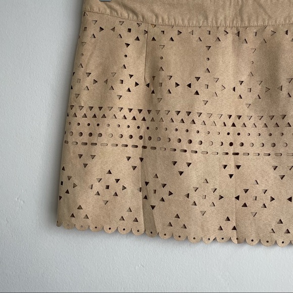 Forever 21 / Tan Mini Skirt - Picture 2 of 6